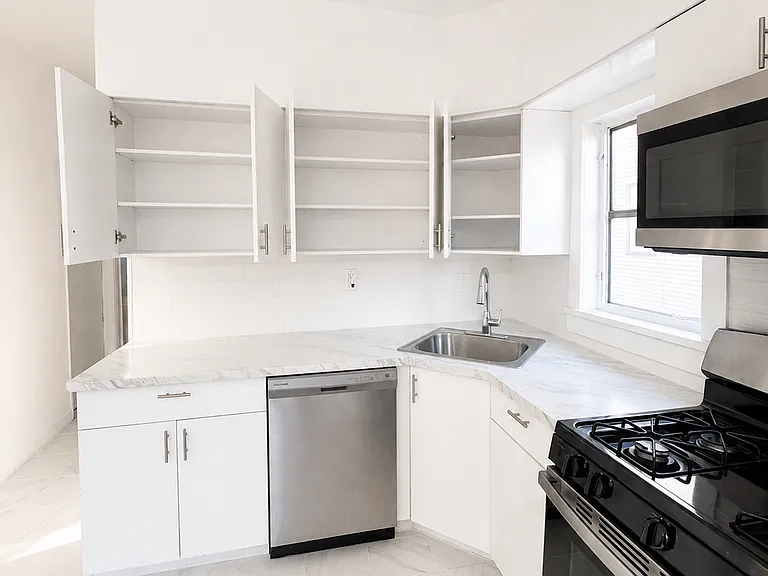 192 Shephard Ave #2 — Photo 3