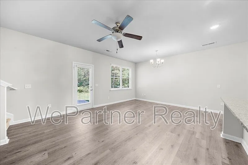 4 bed, 2.5 bath, 1767 sqft, $1,945 — Photo 3