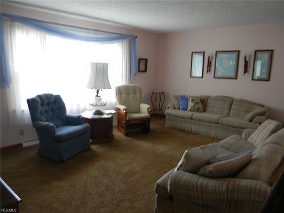 4th image of 1701 S Chapel St