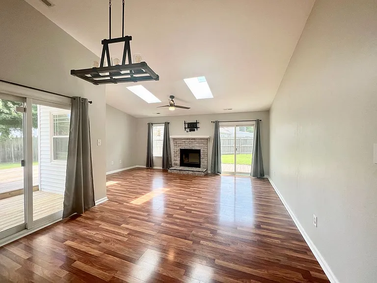 943 Chigwell Rd — Photo 8