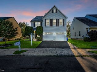 9 Craft Farm Dr, Bridgewater, NJ 08807