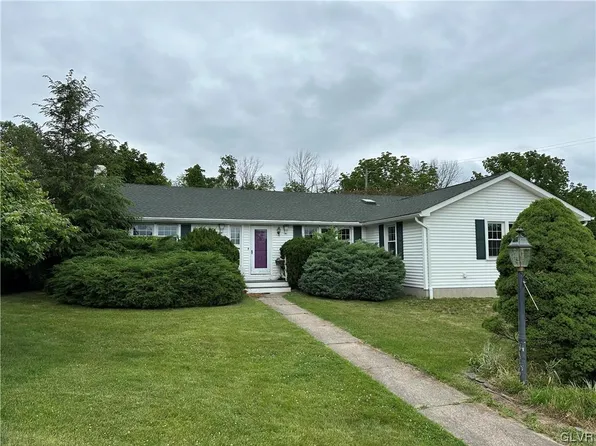 400 Bruce St, Portland, PA 18343