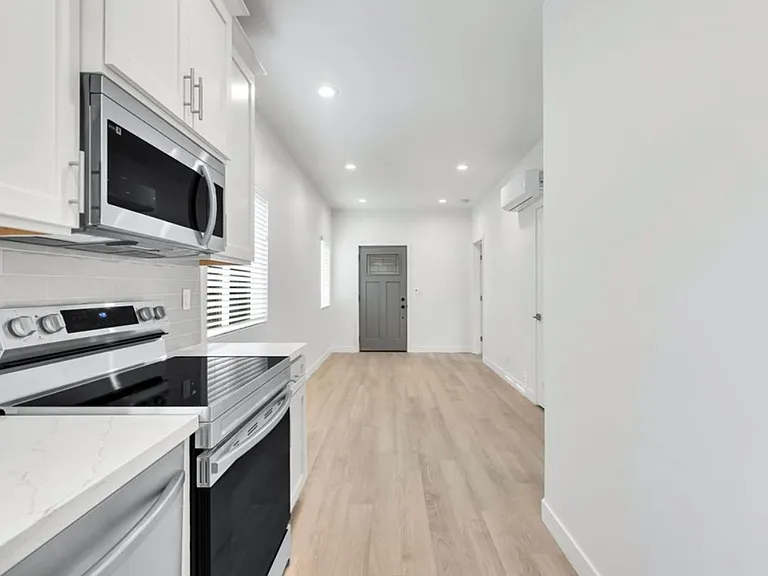 2 bedroom / 1 bath | Midtown Duplex Available Now — Photo 7