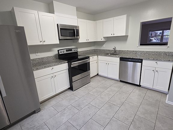 3rd image of 25 Hamlet Dr