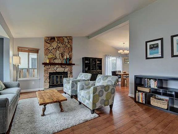 2nd image of 211 Bender Cir