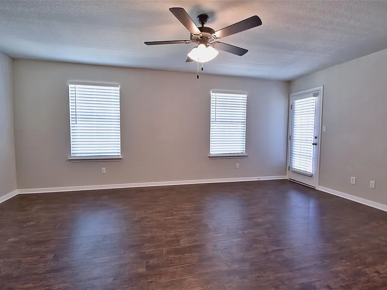 317 Clearlake Dr — Photo 12