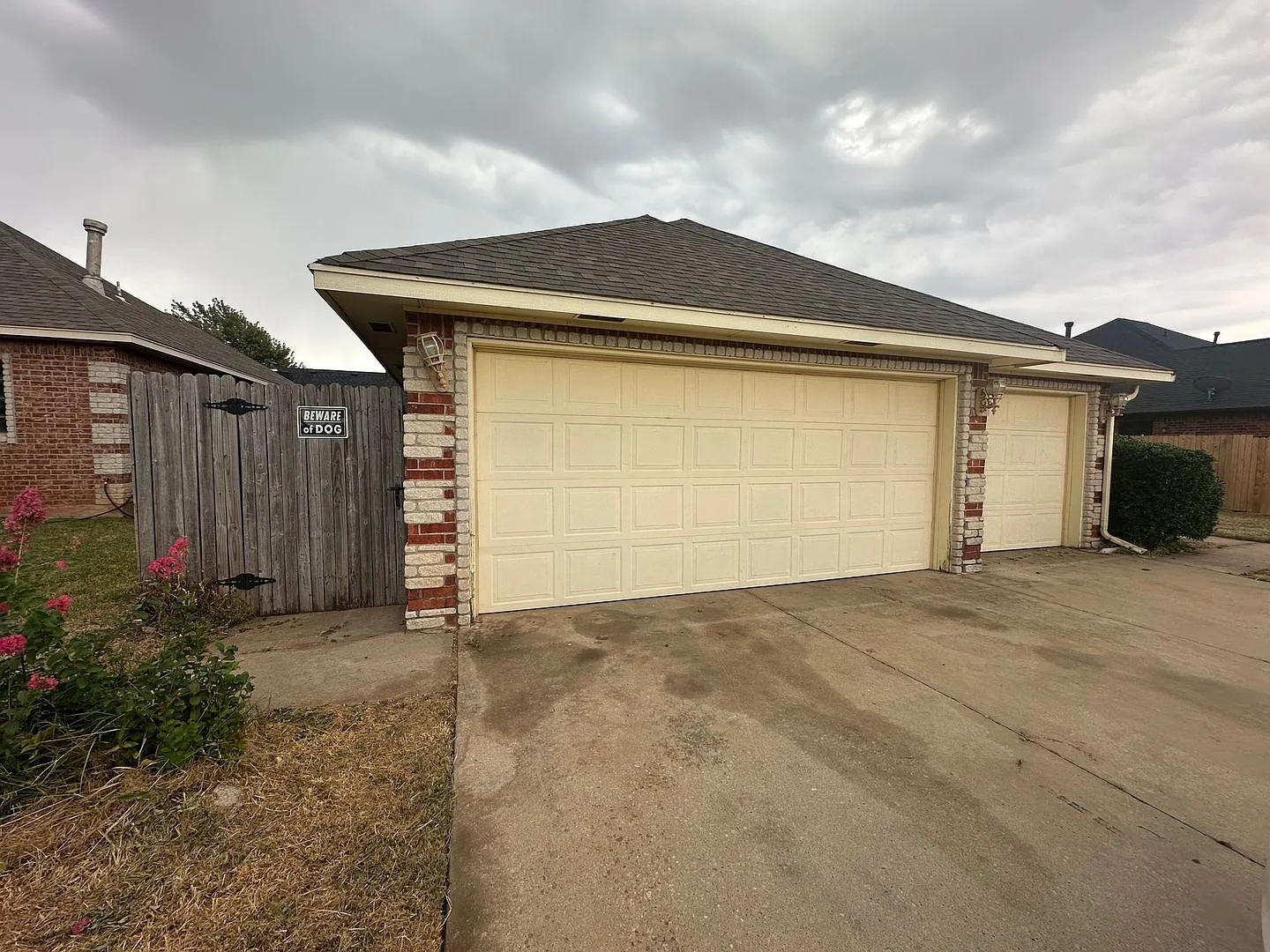 Beautiful 3 bed 2 bath 3 car garage — Photo 4