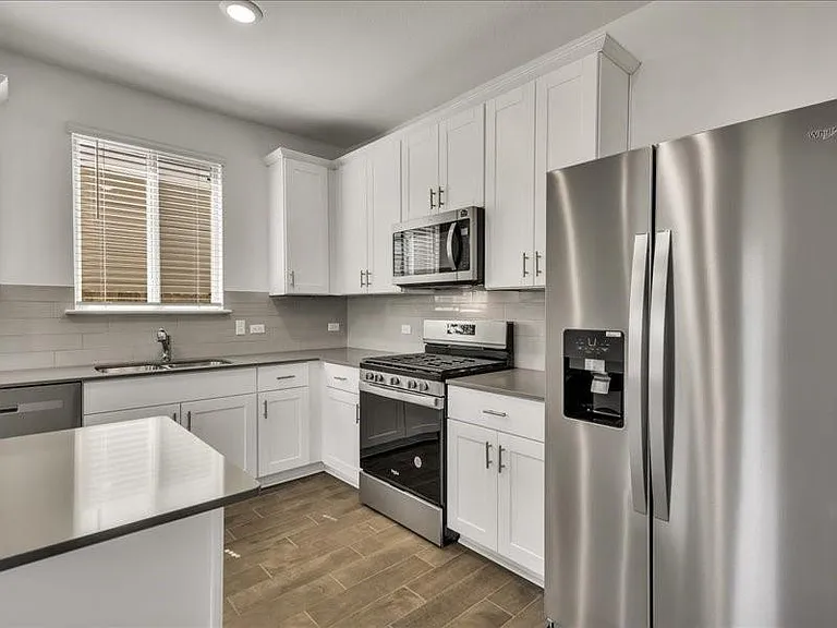 140 Banyon Dr — Photo 8