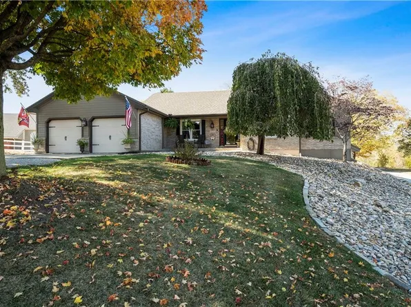 16323 Pine Crest Ave, Kearney, MO 64060