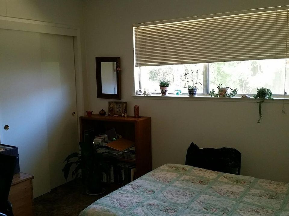 2nd image of 121 Park Ave
