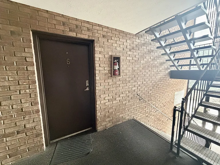 518 Riddle Rd #6 — Photo 2
