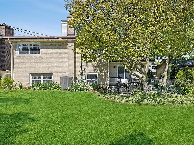 827 N Douglas Ave — Photo 6