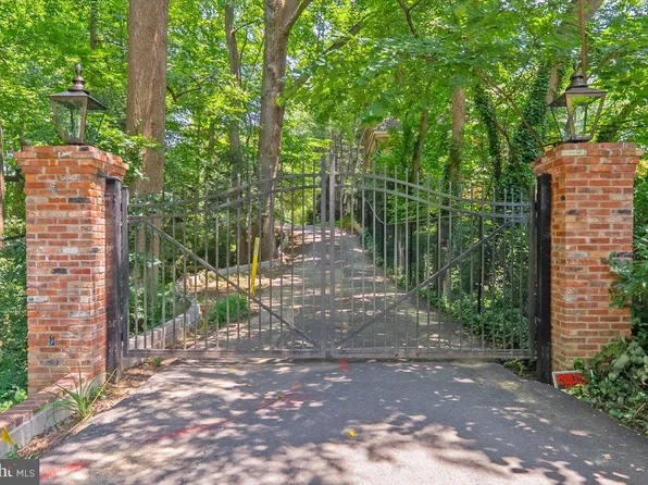 4019 N Randolph St, Arlington, VA 22207