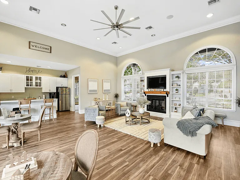 Wellesley Apartments — Photo 11