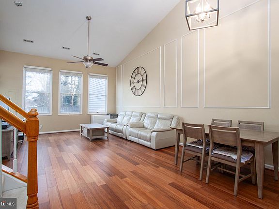 5th image of 105 Southampton Ct