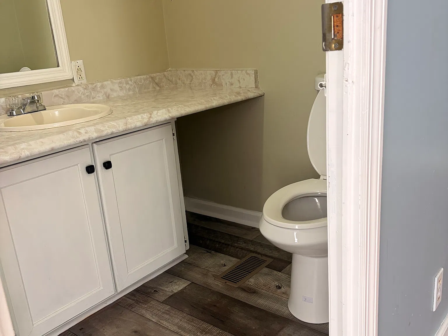 3 bed, 1024 sqft, $1,200 — Photo 2