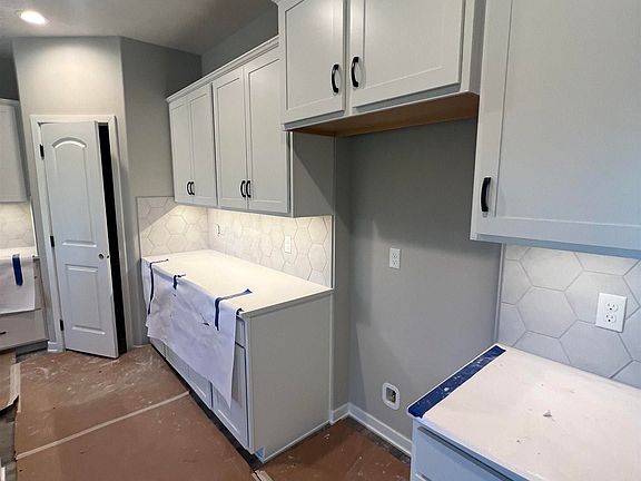 4th image of 8622 N 177th St