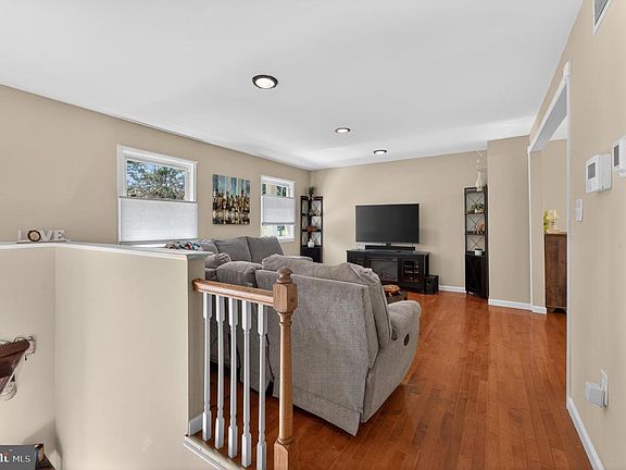 5th image of 222 Whitehall Rd