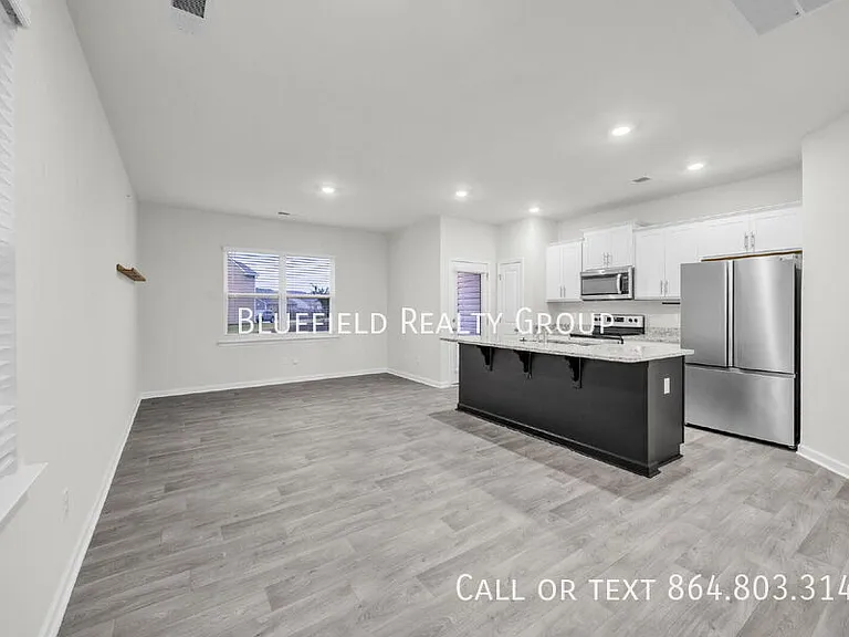 1329 Wunder Way — Photo 2