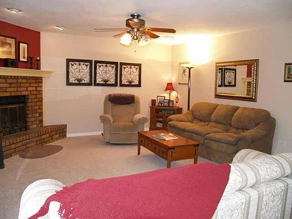 2nd image of 821 N Tiffany Court Way