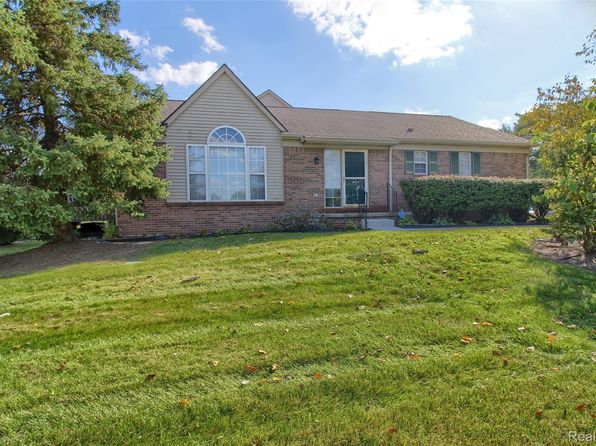 105 Farmington Rd
