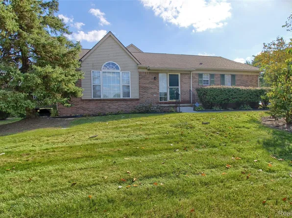 105 Farmington Rd, Westland, MI 48186