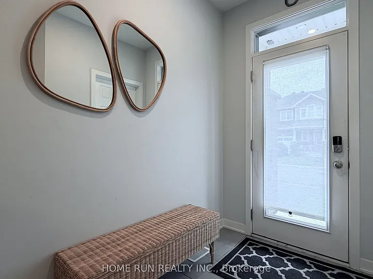 219 Billrian Cres — Photo 2