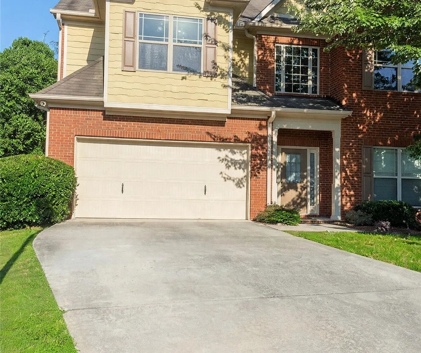 4 bed, 2.5 bath, 2713 sqft, $2,700 — Photo 1