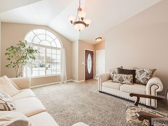 5th image of 3799 E Silverwood Cir