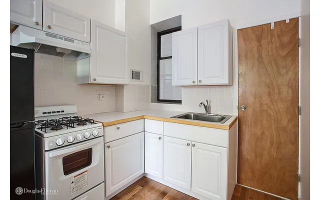 Rented by Douglas Elliman | media 15