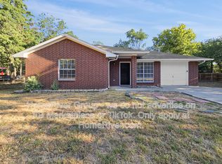 1113 Poe St, Azle, TX 76020