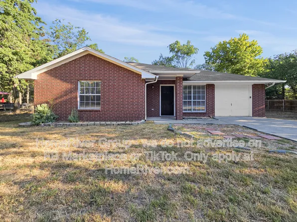 1113 Poe St, Azle, TX 76020