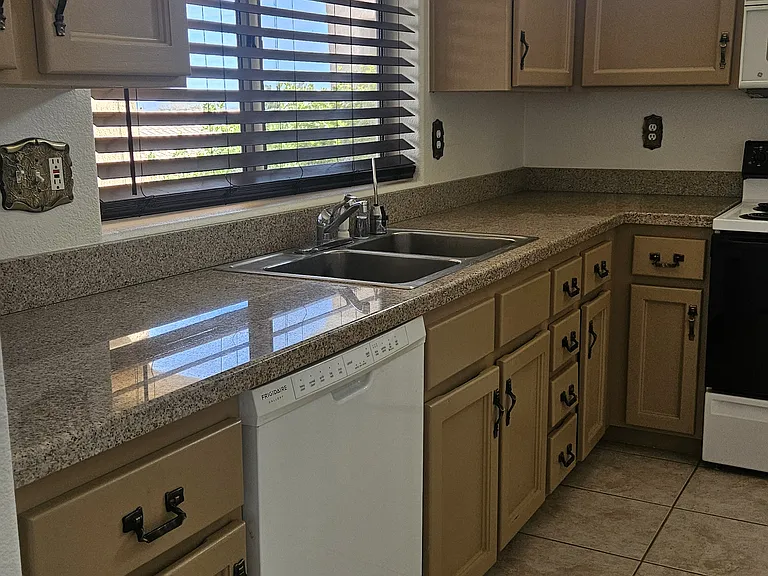 10504 Linden Wood Ct — Photo 17