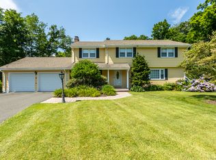 5 Garwood Ln, West Hartford, CT 06117