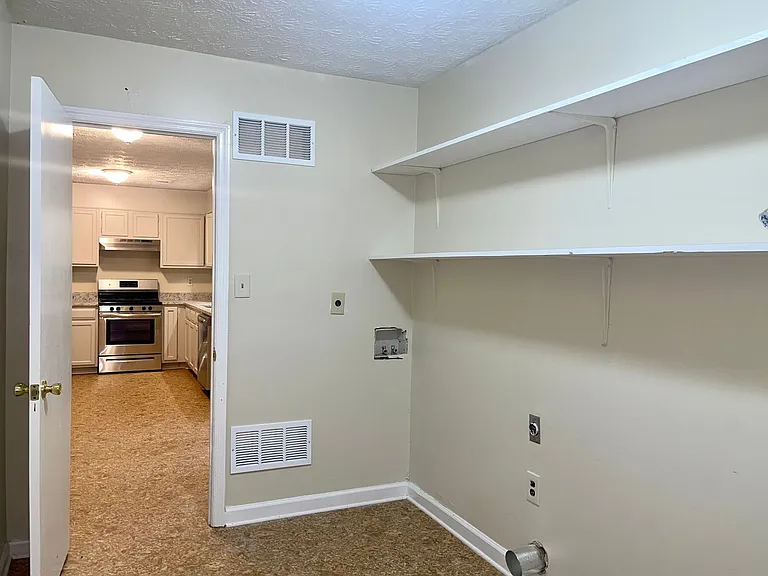 66 Darwin Dr — Photo 7