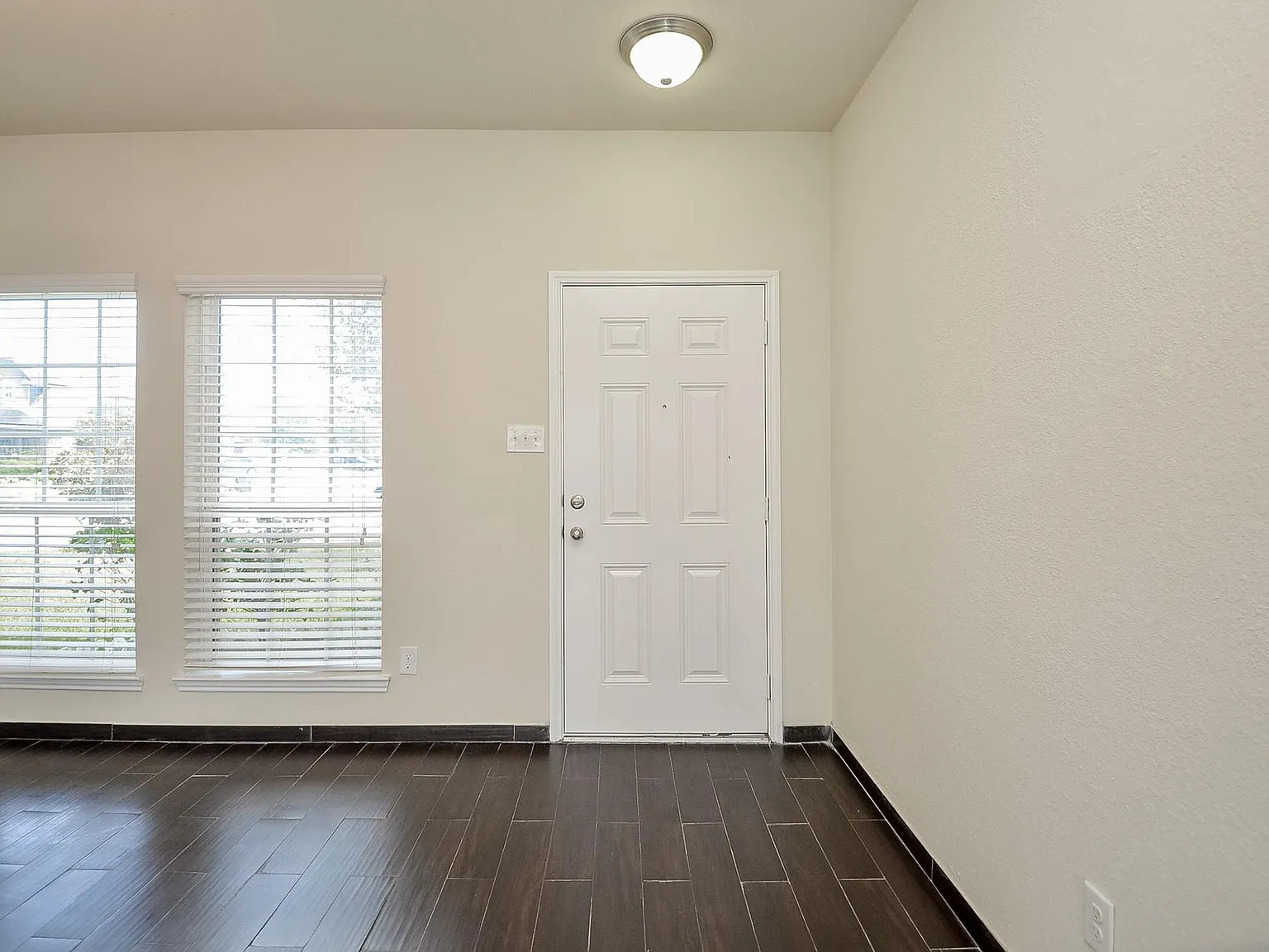 3 bed, 2.5 bath, 1997 sqft, $2,100 — Photo 3