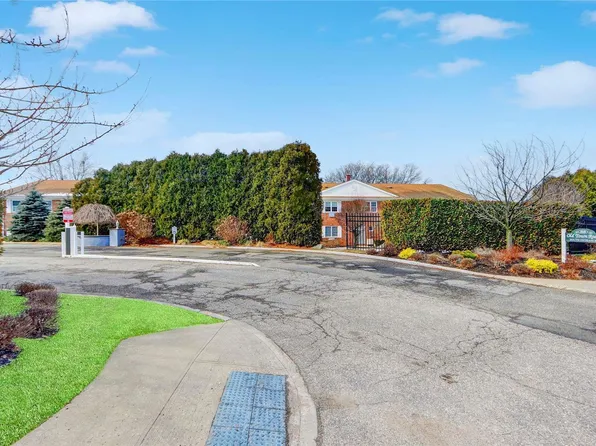 460 Old Town Road #4G, Port Jefferson Station, NY 11776