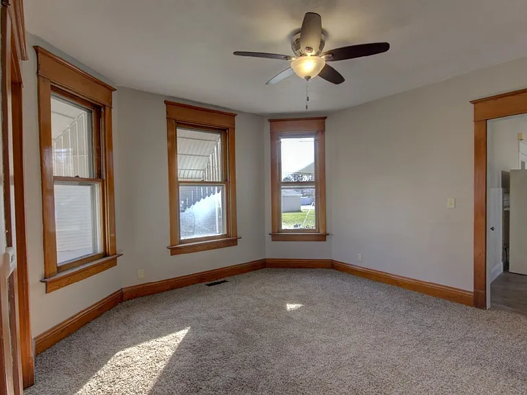 514 S Clark St — Photo 24