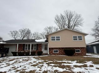 1136 Stacy Ln, Macomb, IL 61455