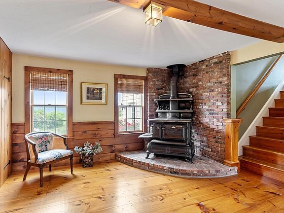 3rd image of 32 Osgood Rd