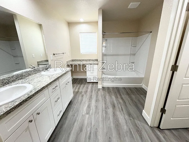 1310 Playa Del Rey Dr — Photo 21