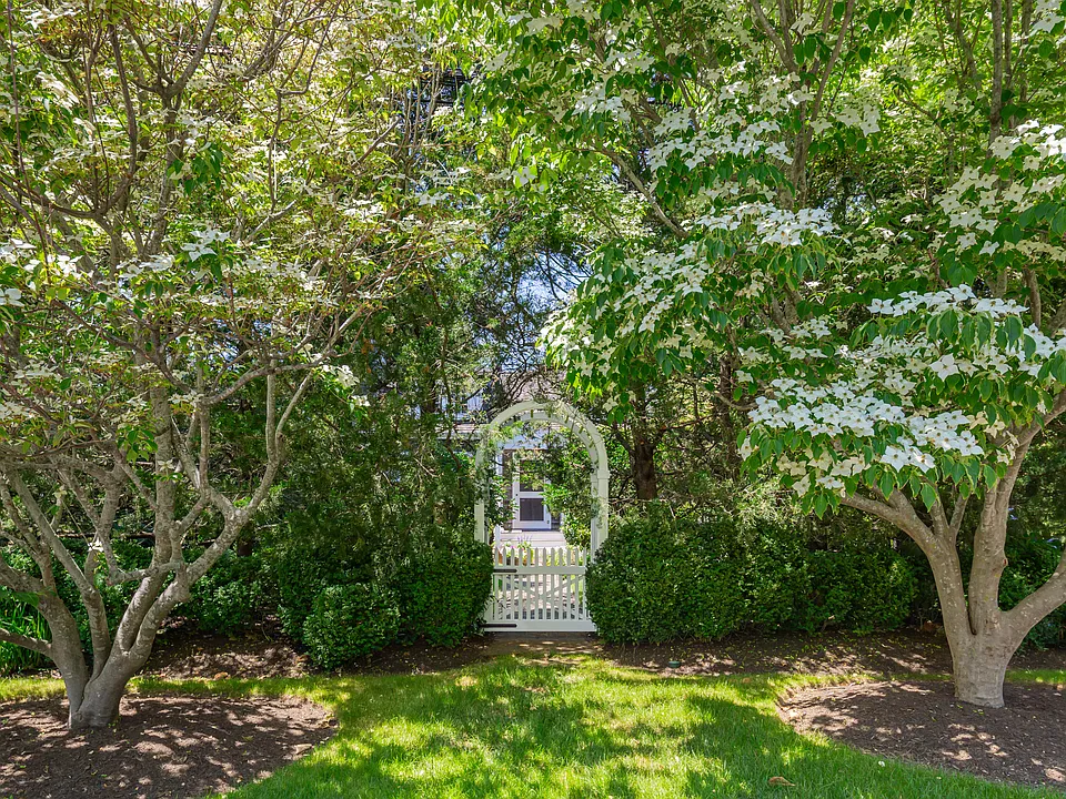 115 N Main St