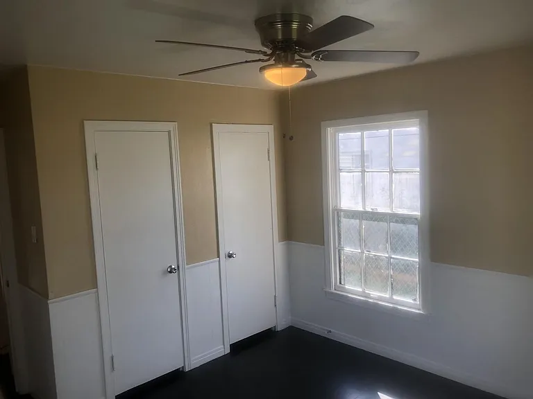 704 Deane Dr — Photo 4