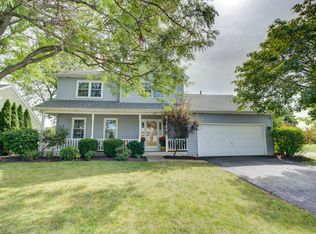 1035 Newcastle Ln, Aurora, IL 60506