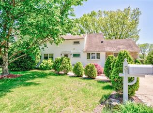 5 Robin Ln, Old Bridge, NJ 08857