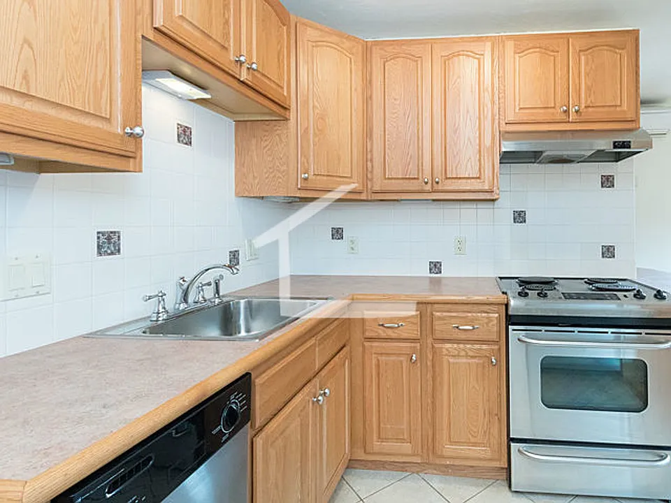 61 Anderson St #5