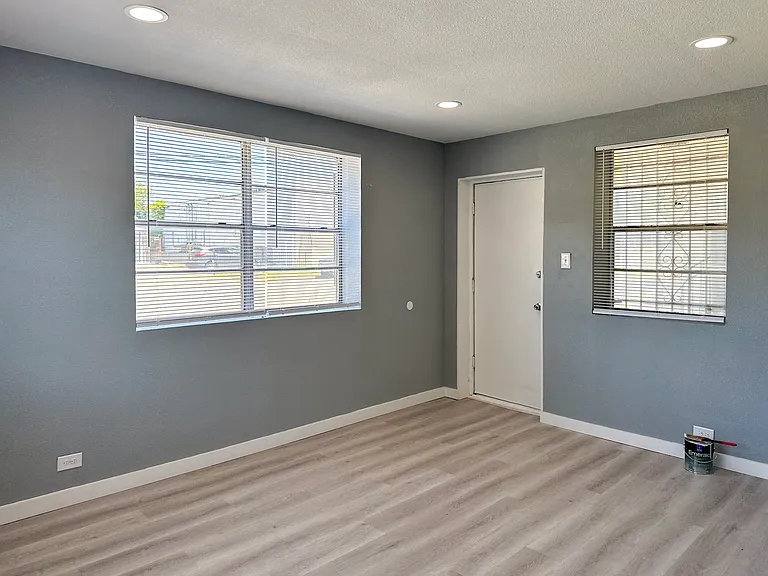709 W Richmond Ave #1 — Photo 5