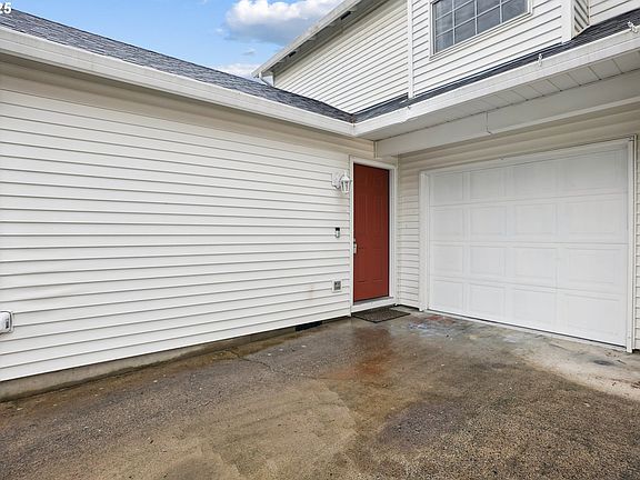 2nd image of 5207 NE 85th Ave