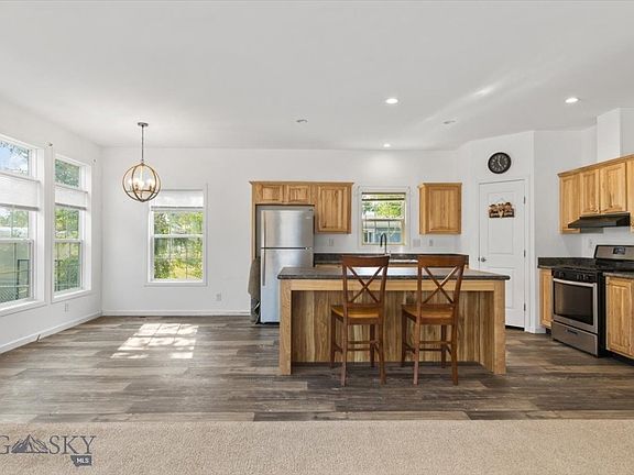 3rd image of 8020 Wade St