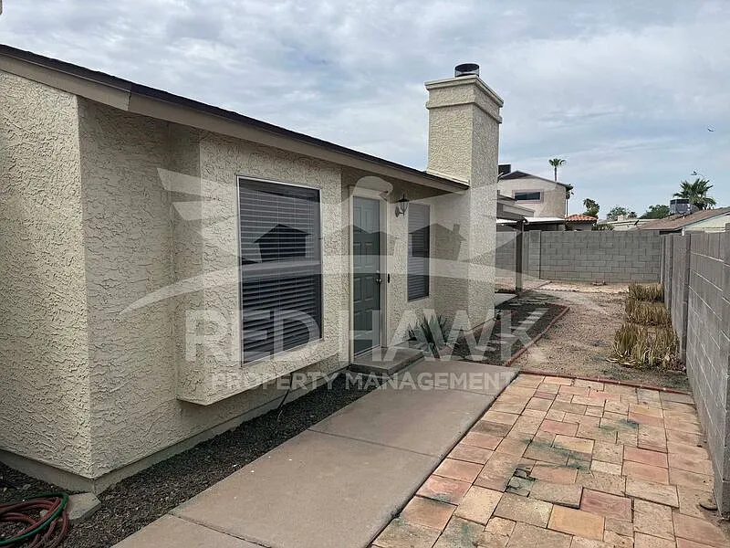3 bed, 2.0 bath, 1156 sqft, $1,895 — Photo 2